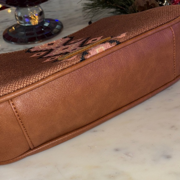 Wrangler Tan and Brown Patterned Shoulder Bag - Picture 3 of 6